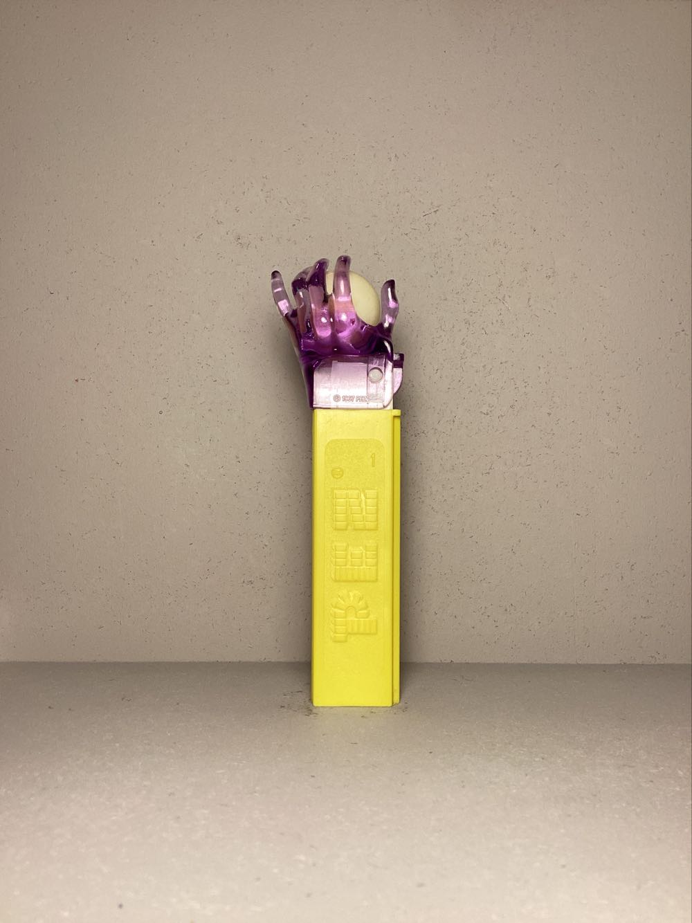 Psychedelic Eye (Hand) B - Psychedelic pez collectible - Main Image 4