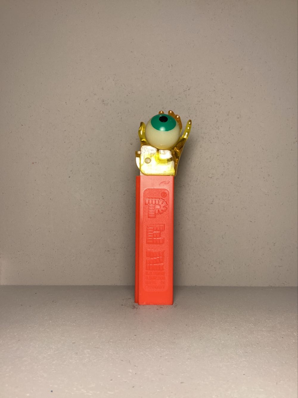 Psychedelic Eye (Hand) B - Psychedelic pez collectible - Main Image 2