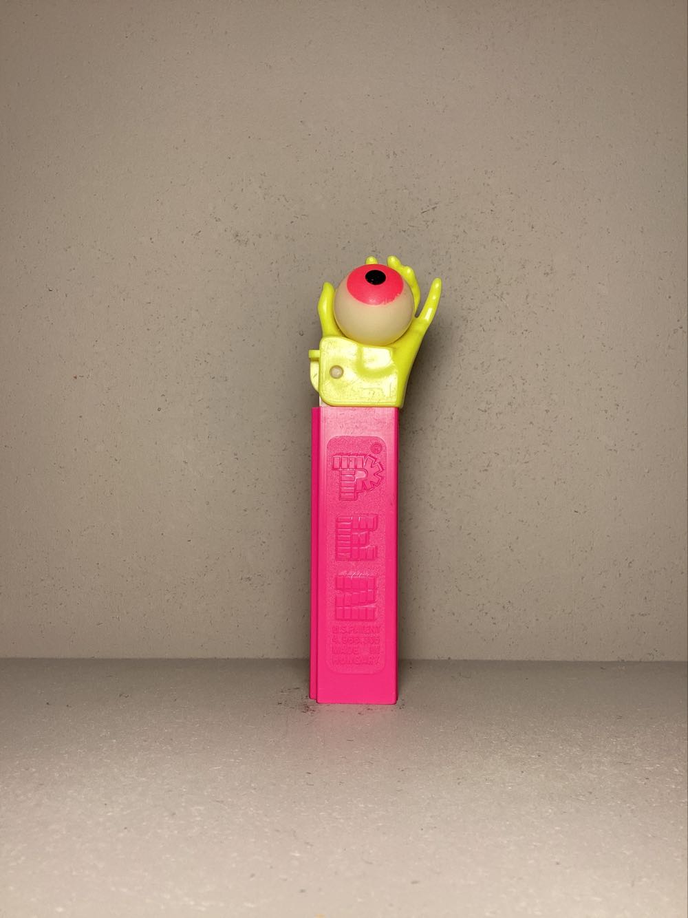 Psychedelic Eye (Hand) B - Psychedelic pez collectible - Main Image 2