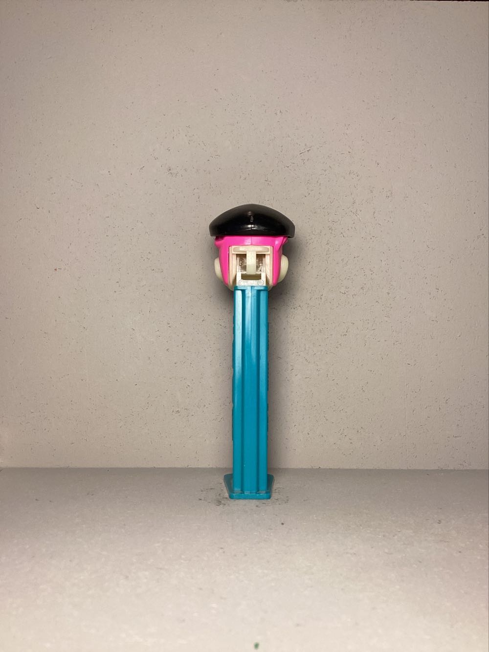 Pez Pal- Pilot Boy - Pez Pals pez collectible - Main Image 3
