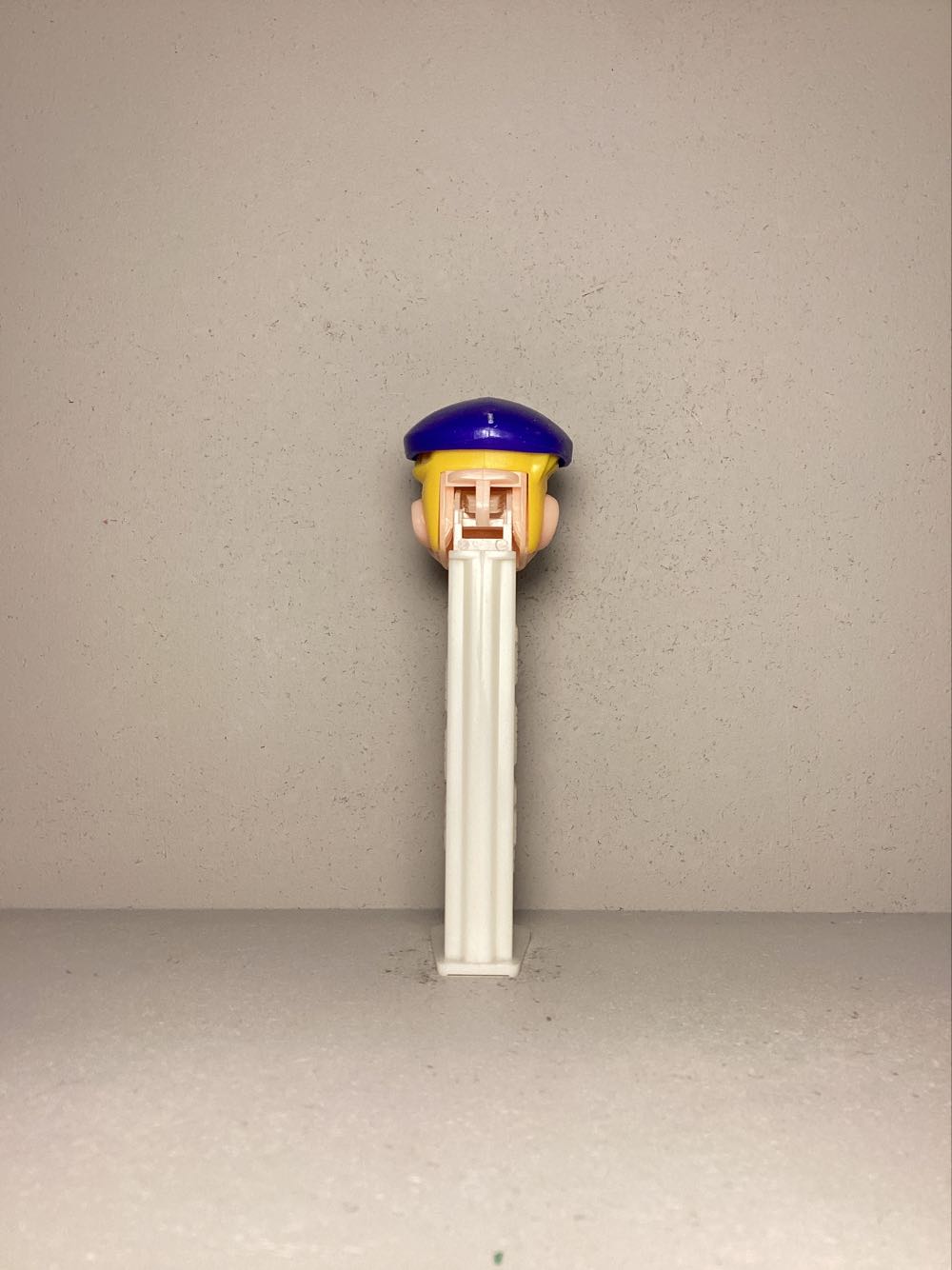 Pez Pal- Pilot Boy - Pez Pals pez collectible - Main Image 3