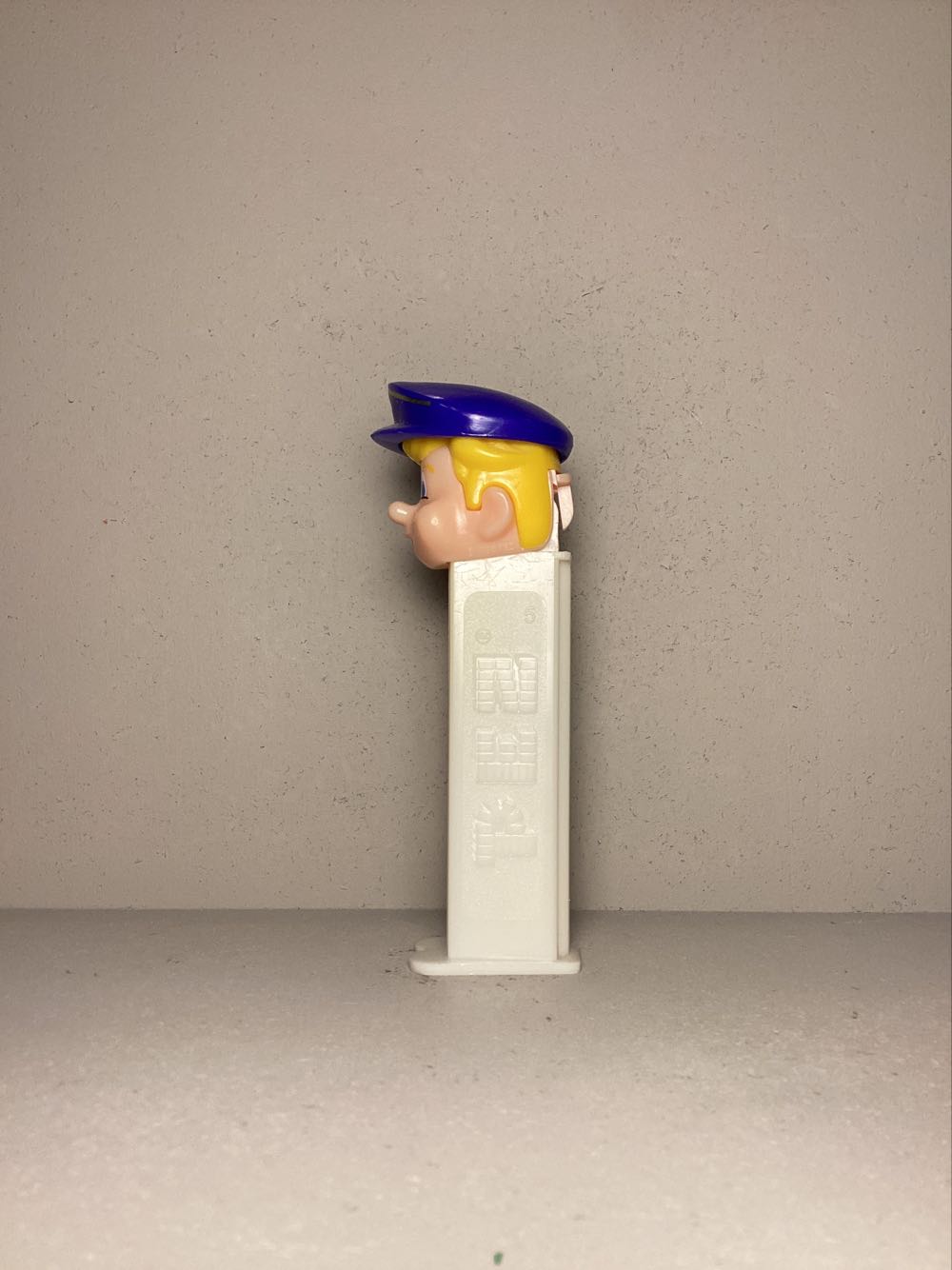 Pez Pal- Pilot Boy - Pez Pals pez collectible - Main Image 4