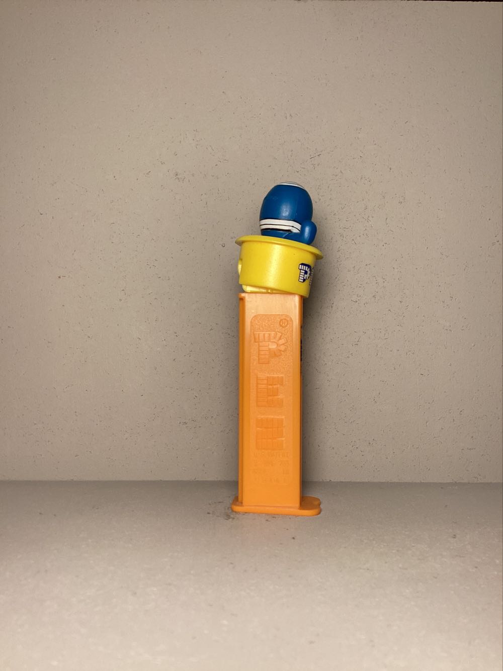 Mr. Men - Mr. Bump - Click ‘N’ Play pez collectible - Main Image 2