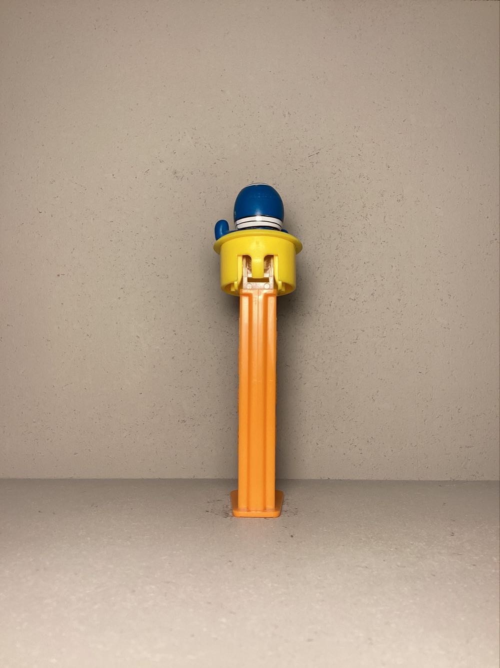 Mr. Men - Mr. Bump - Click ‘N’ Play pez collectible - Main Image 3