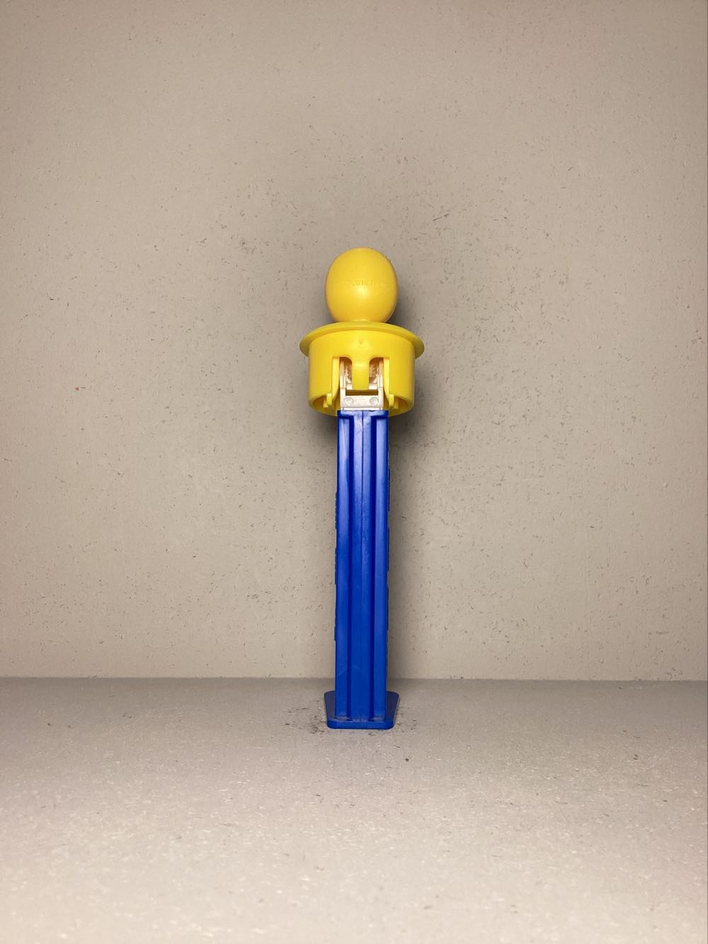 Mr Men - Mr. Happy - Click ‘N’ Play pez collectible - Main Image 3