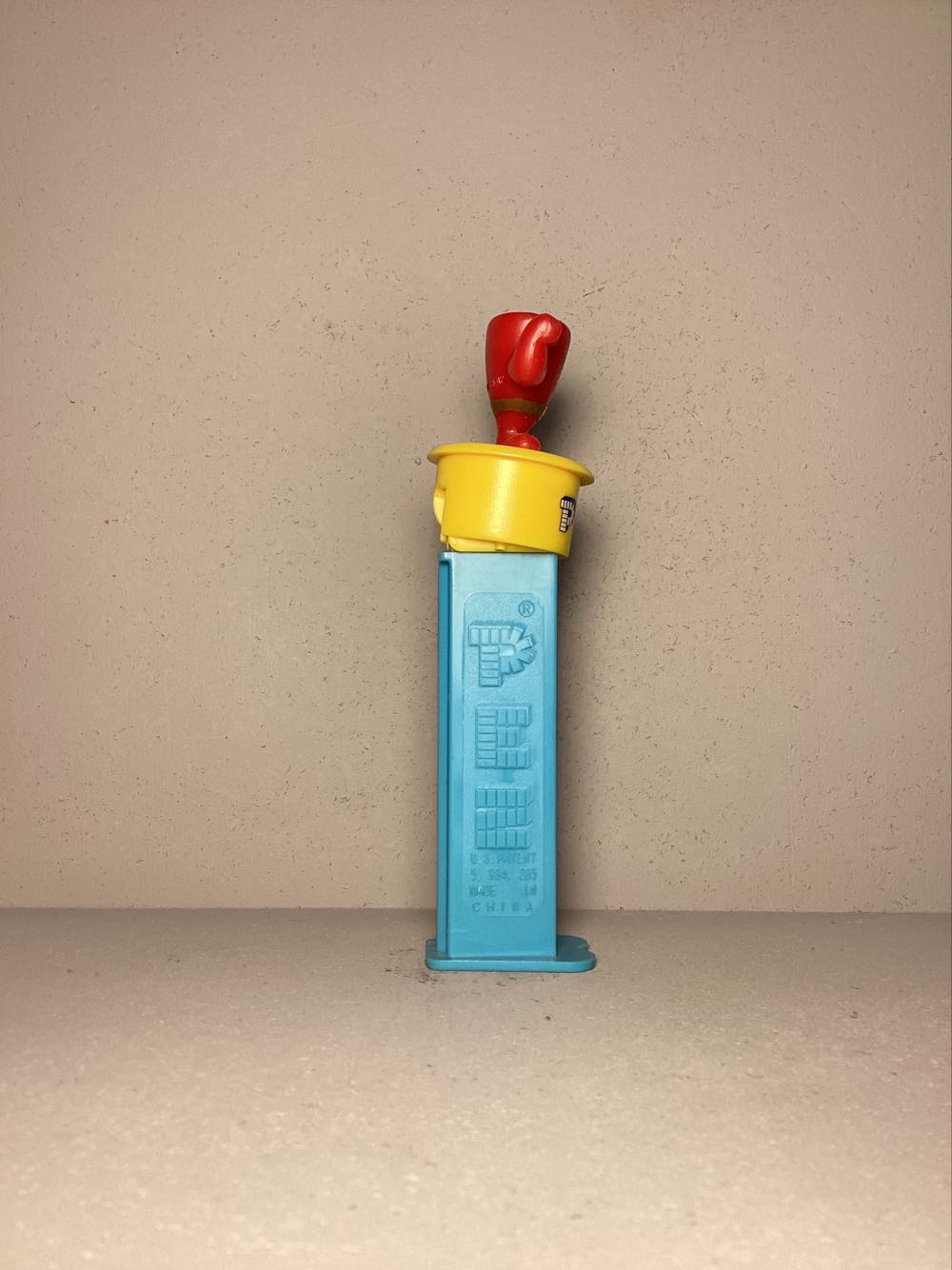 Mr. Men - Mr. Strong - Click ‘N’ Play pez collectible - Main Image 2