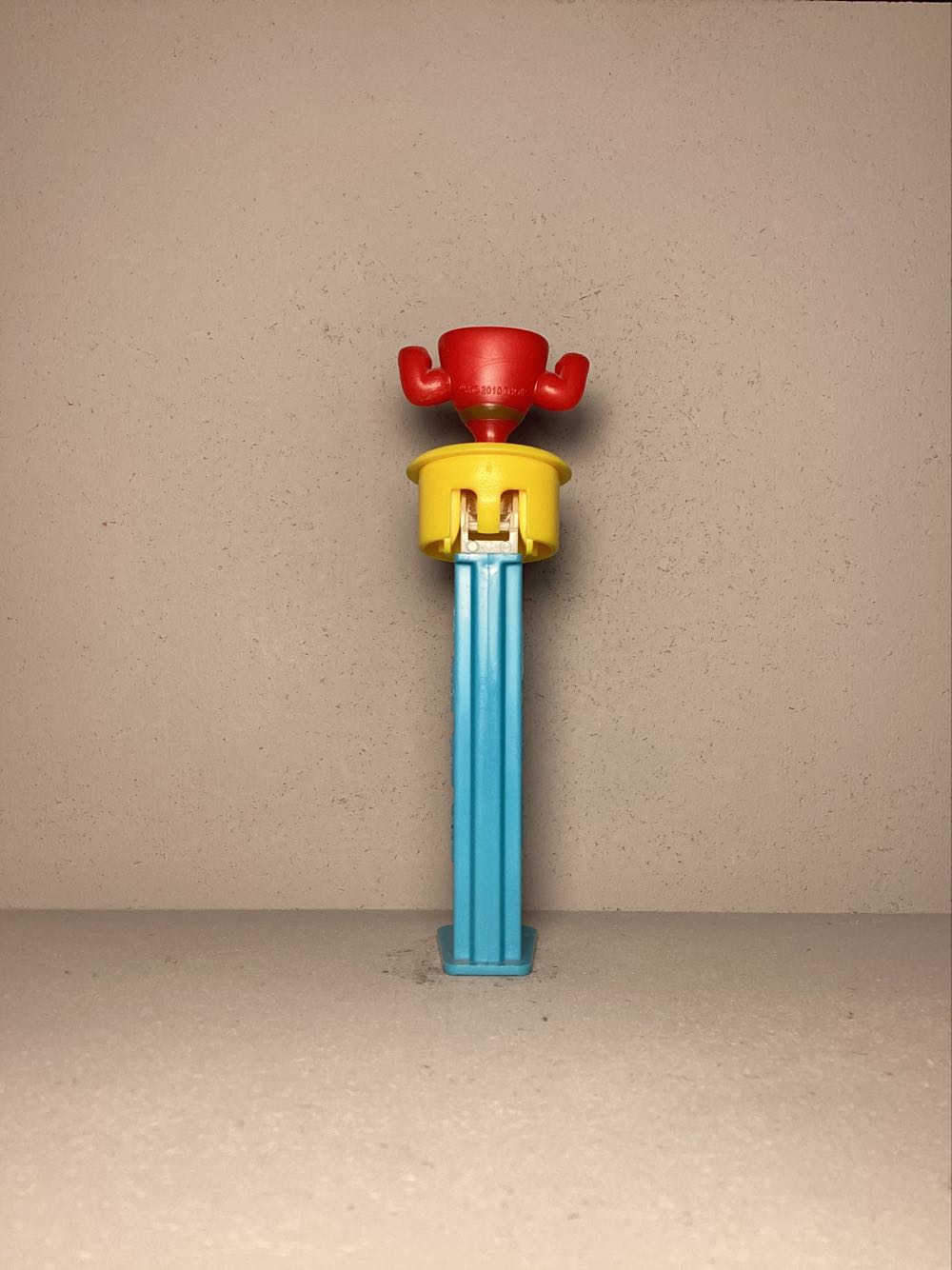 Mr. Men - Mr. Strong - Click ‘N’ Play pez collectible - Main Image 3