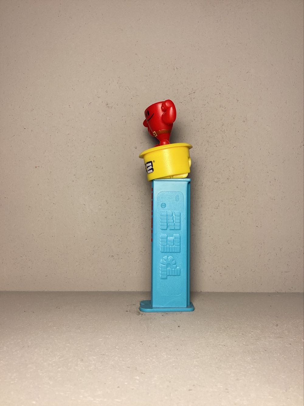 Mr. Men- Mr. Strong - Click ‘N’ Play pez collectible - Main Image 4