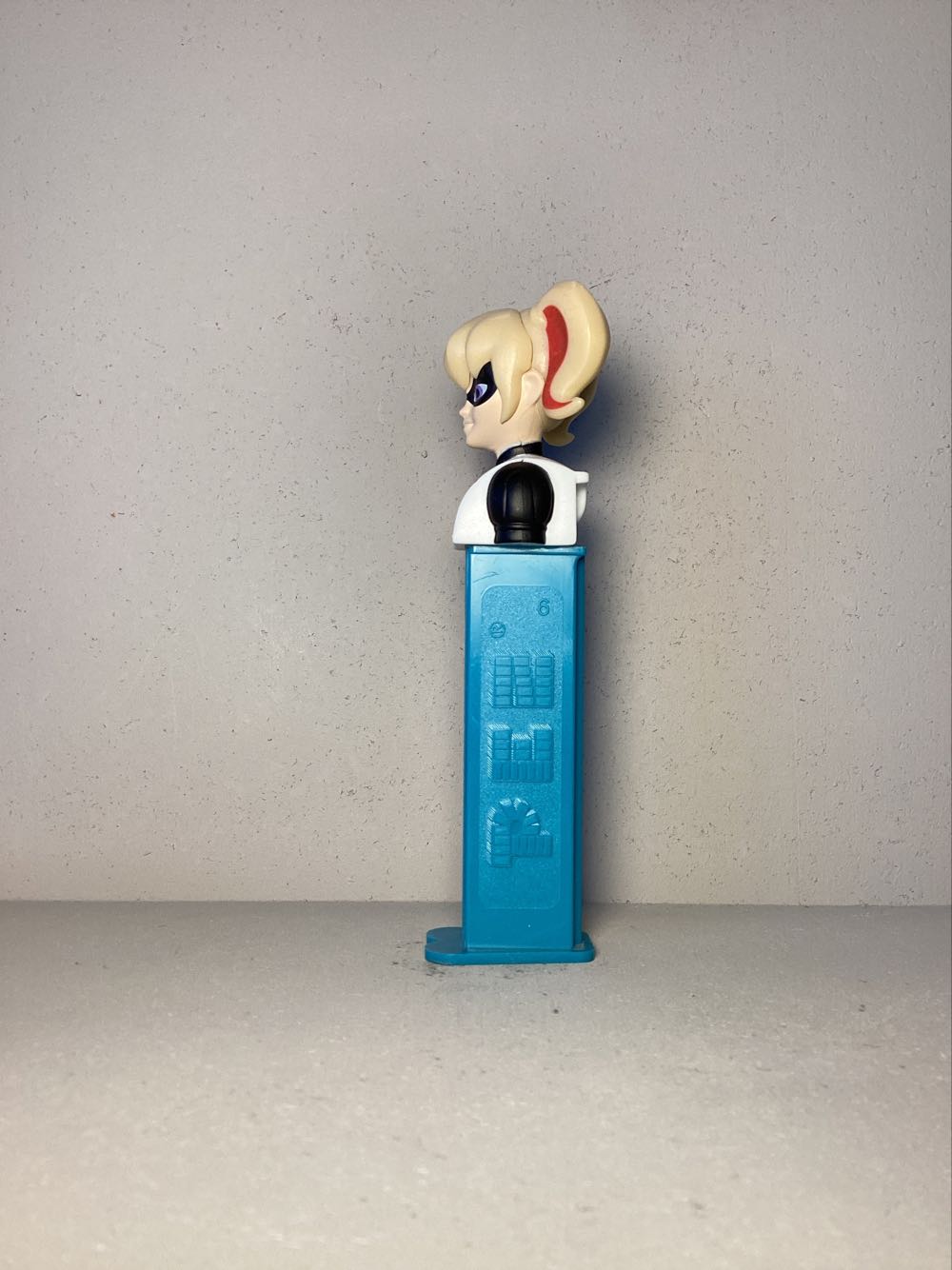 Super Heroes Girls - Harley Quinn - Licenced Characters pez collectible - Main Image 4