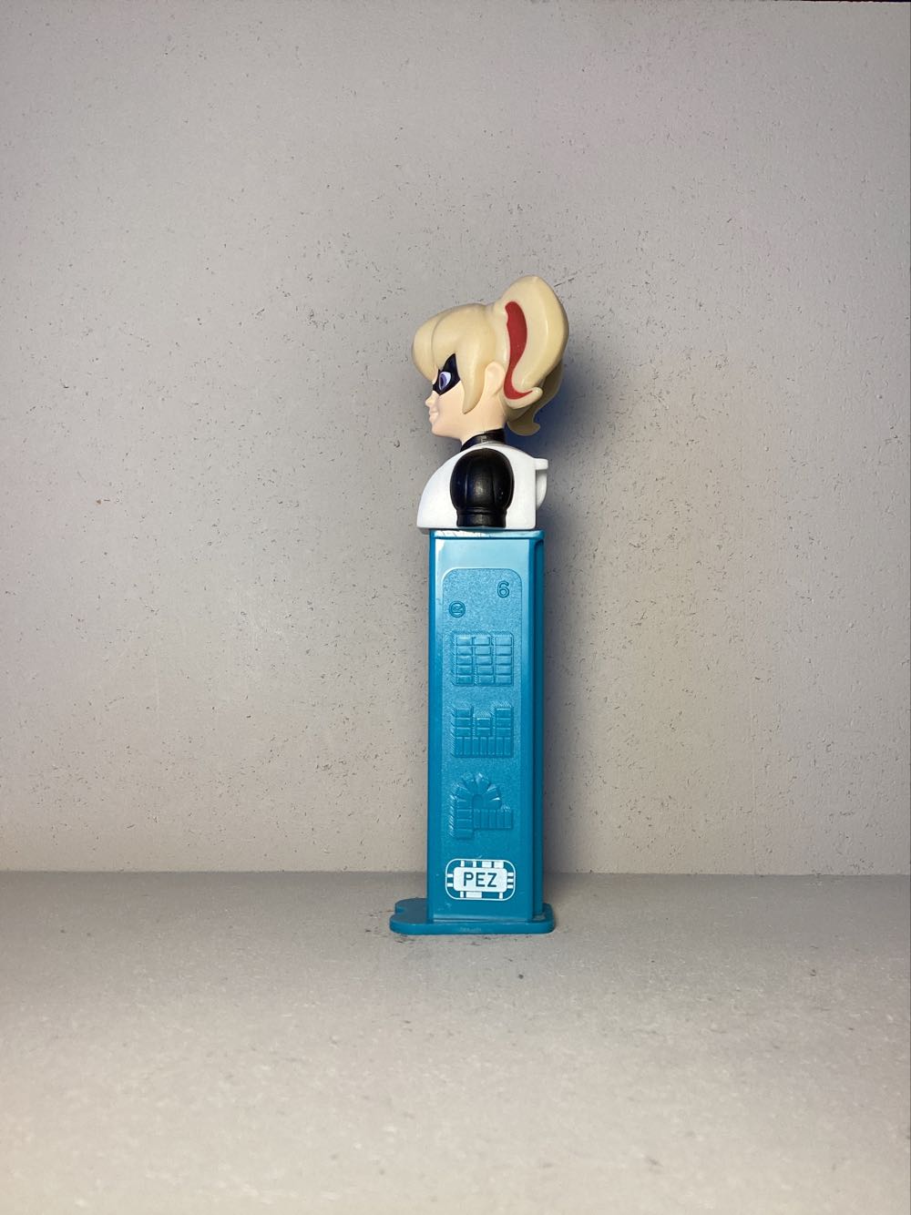 Super Heroes- Girls DC- Harley Quinn - Licenced Characters pez collectible - Main Image 4