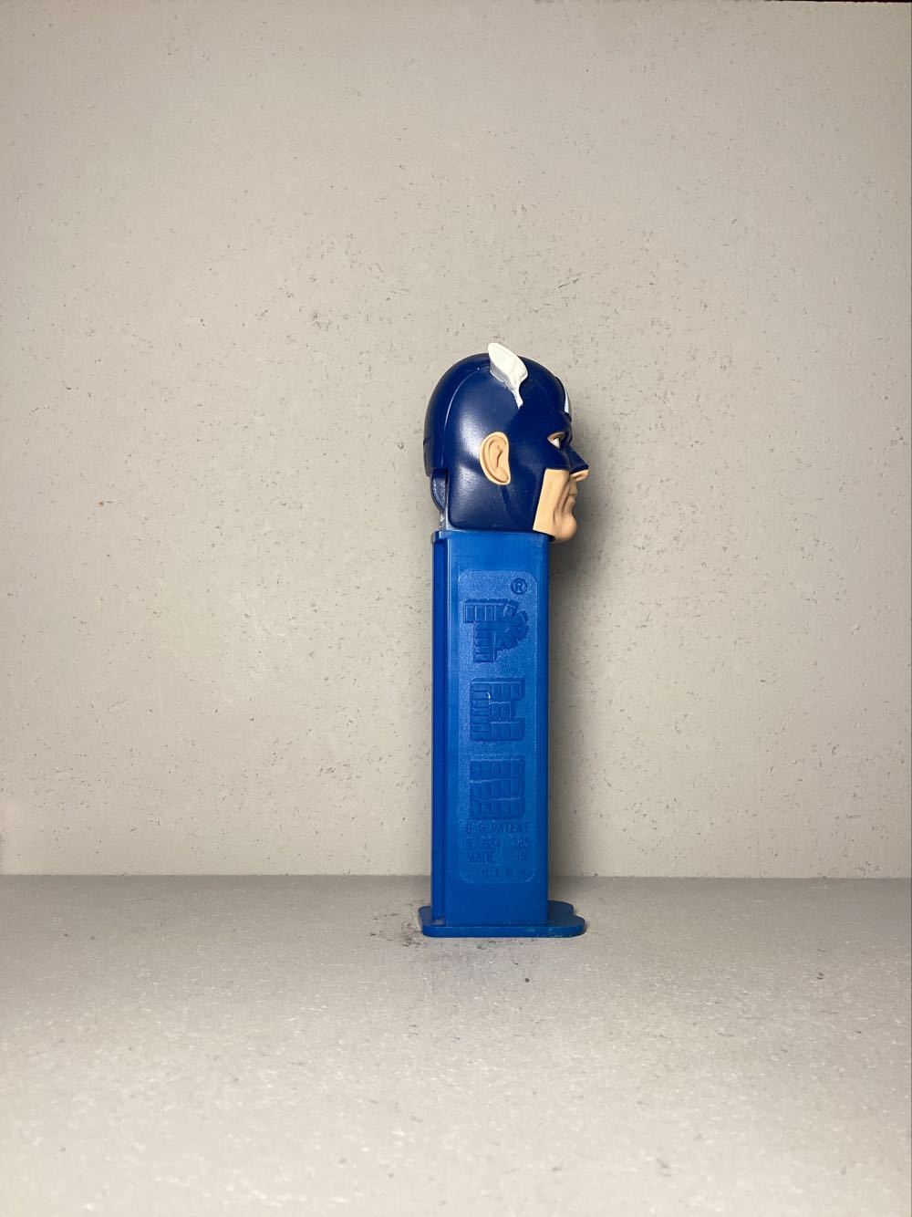 Captain America - B Dark Blue Hood - Licenced Characters pez collectible - Main Image 2