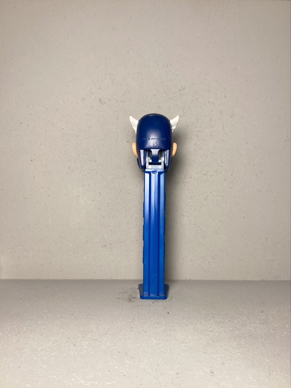 Captain America - B Dark Blue Hood - Licenced Characters pez collectible - Main Image 3