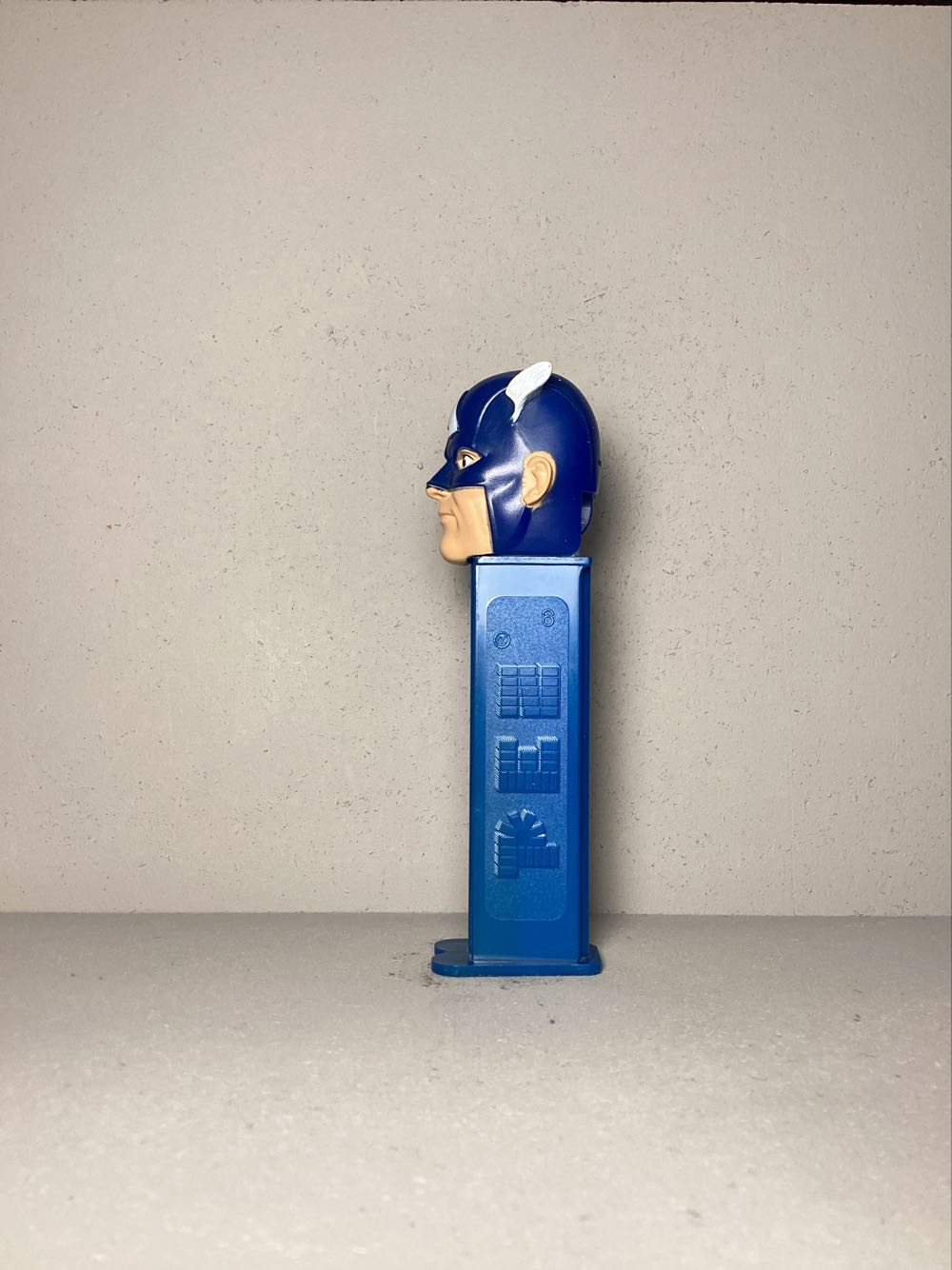 Super Heroes& Villains- Captain America B - Licenced Characters pez collectible - Main Image 4