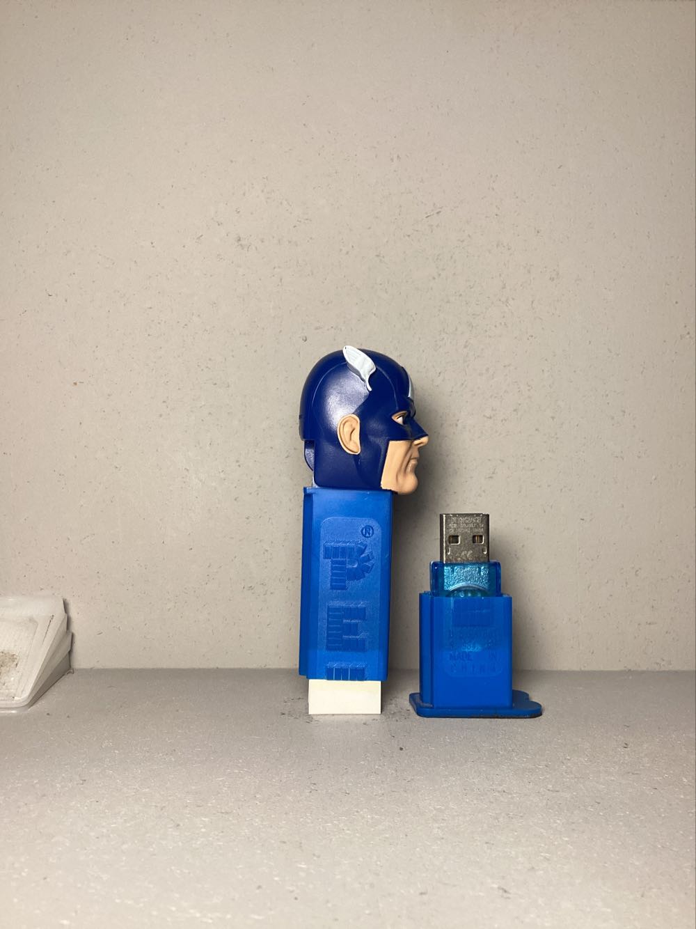 Super Heroes& Villains, Marvel- Captain America B - Licenced Characters pez collectible - Main Image 4