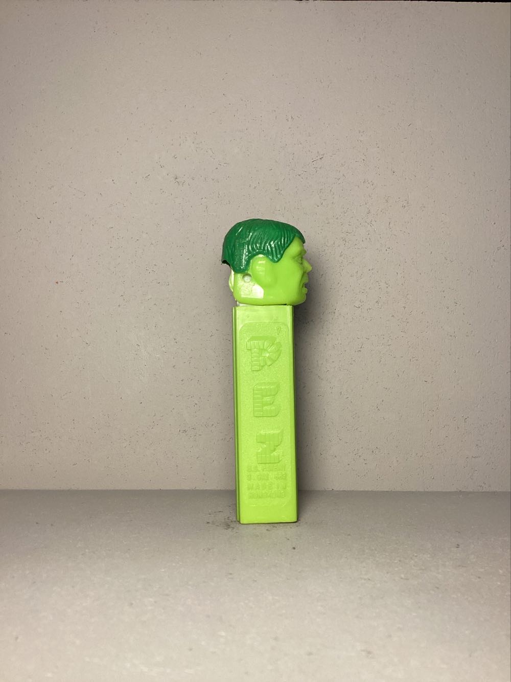 Super Heroes & Villains, Marvel- Hulk A - Licenced Characters pez collectible - Main Image 2