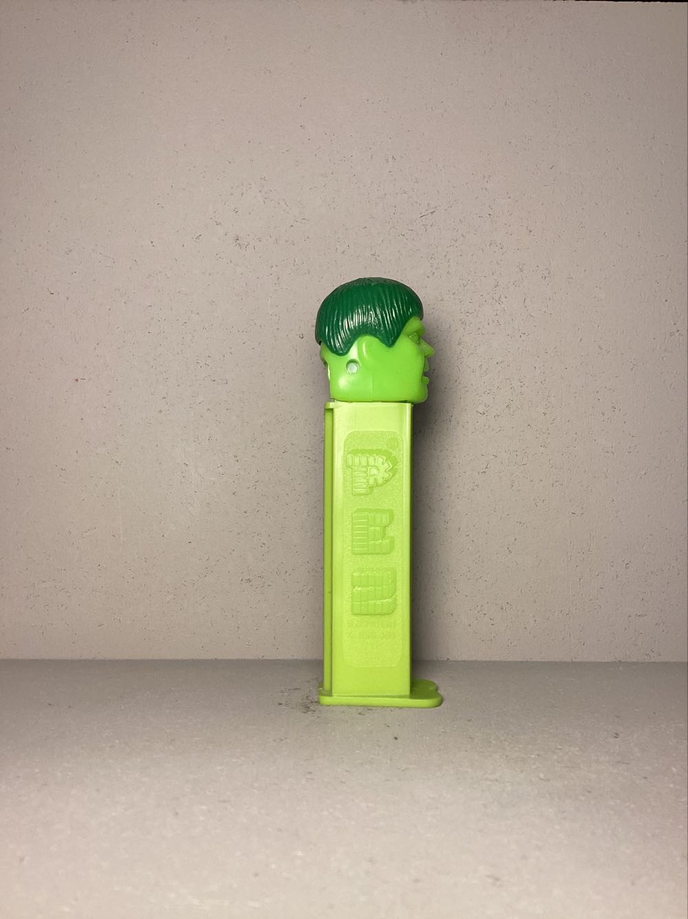 Super Heroes & Villains, Marvel- Hulk B - Licenced Characters pez collectible - Main Image 2