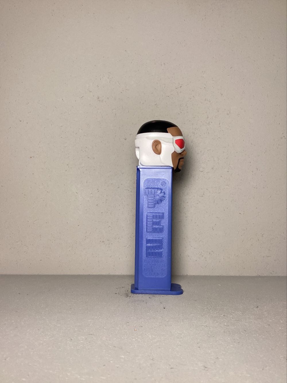 Super Heroes, Marvel- Captain America- Sam Wilson - Licenced Characters pez collectible - Main Image 2