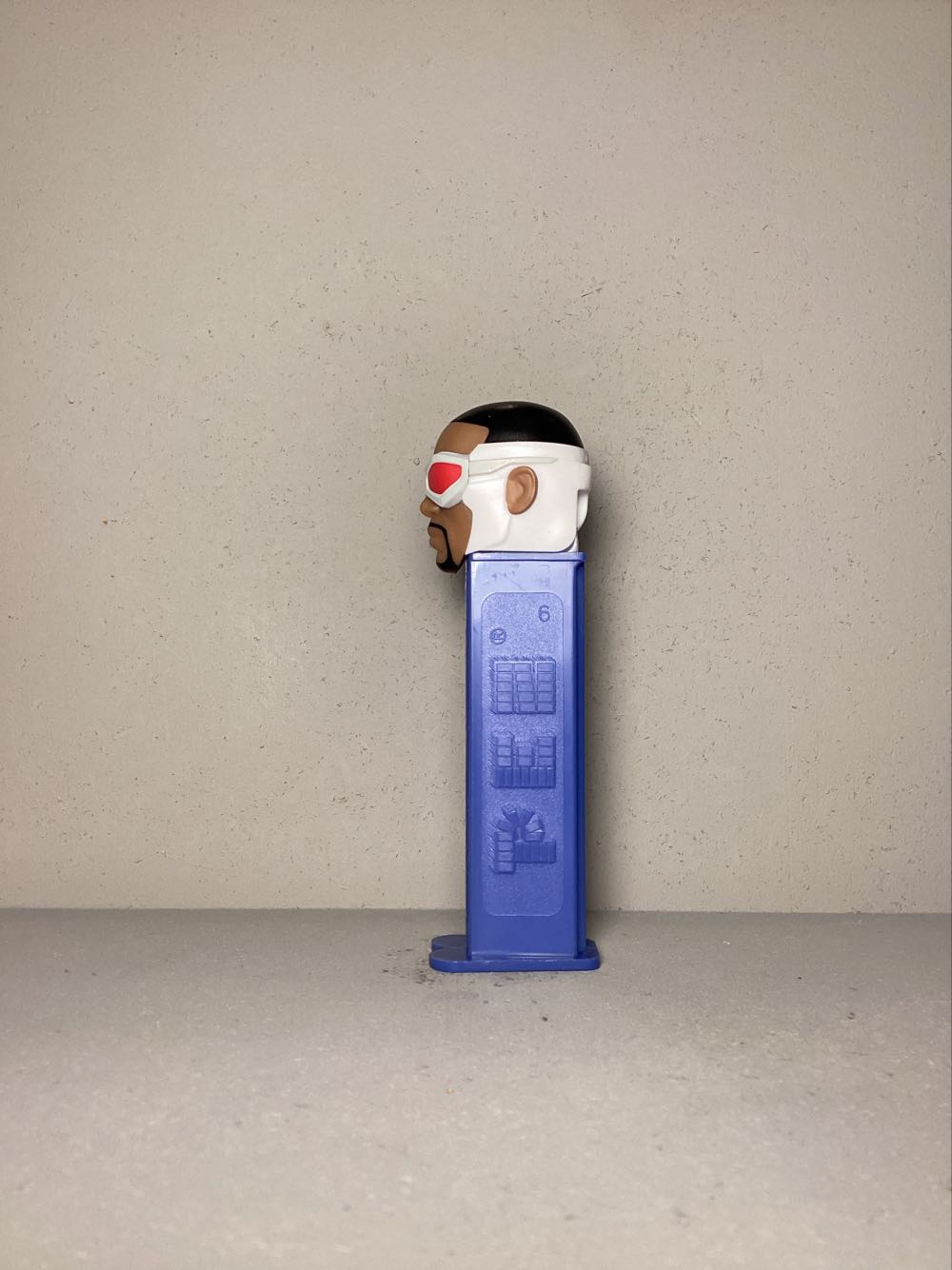Super Heroes, Marvel- Captain America- Sam Wilson - Licenced Characters pez collectible - Main Image 4