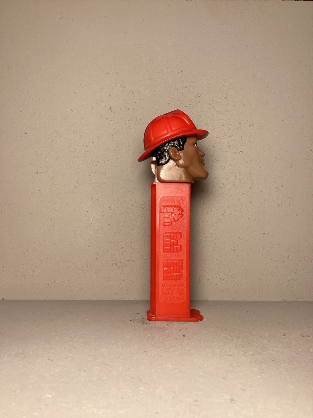 Emergency Heroes - Fireman - Emergency Heroes pez collectible - Main Image 2