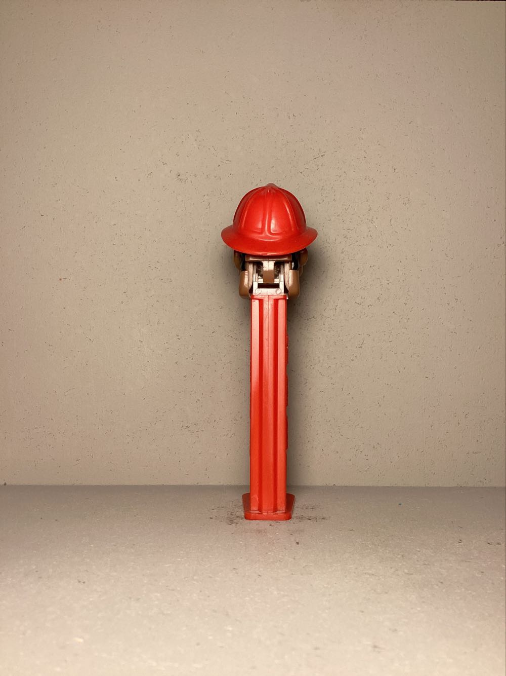 Emergency Heroes - Fireman - Emergency Heroes pez collectible - Main Image 3