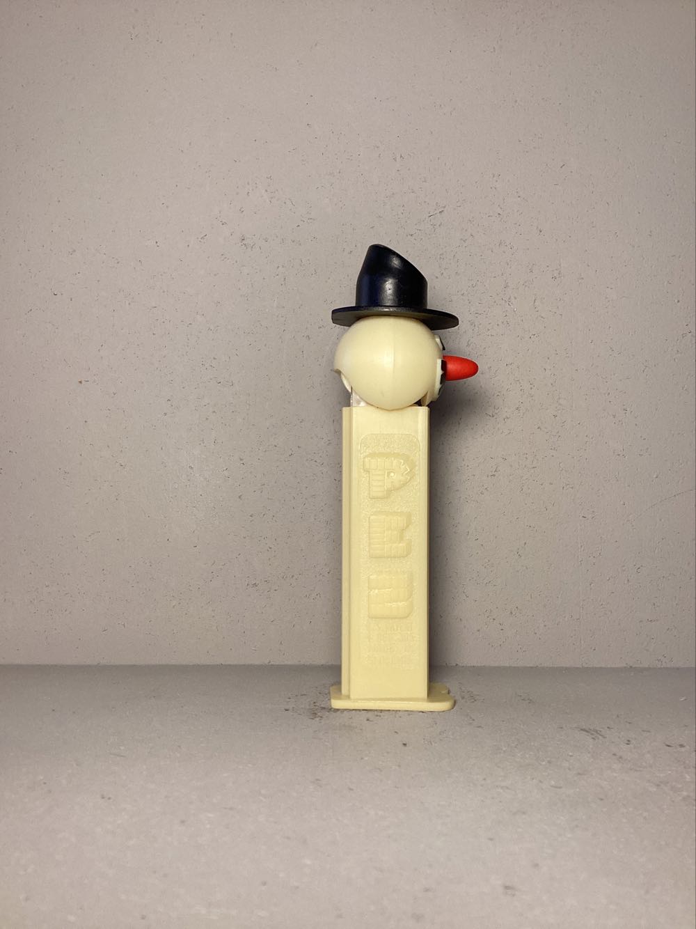 Christmas - Snowman B - Holiday pez collectible - Main Image 2