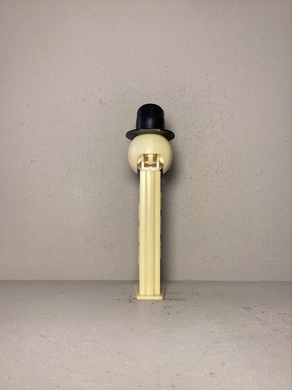 Christmas - Snowman B - Holiday pez collectible - Main Image 3