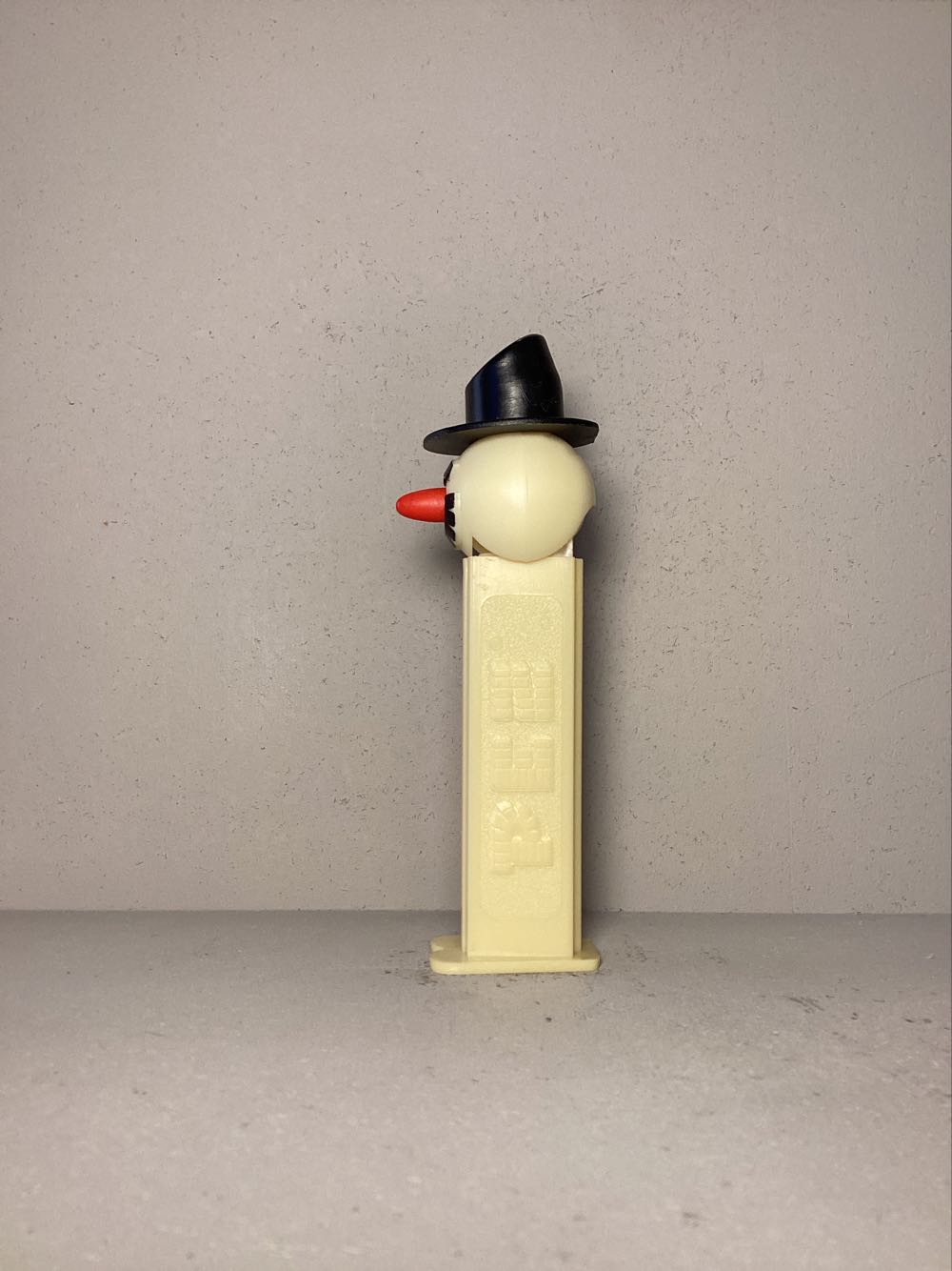 Christmas - Snowman B - Holiday pez collectible - Main Image 4
