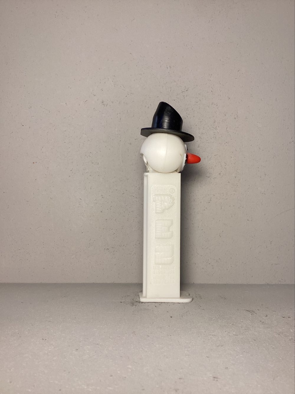 Christmas - Snowman B - Holiday pez collectible - Main Image 2