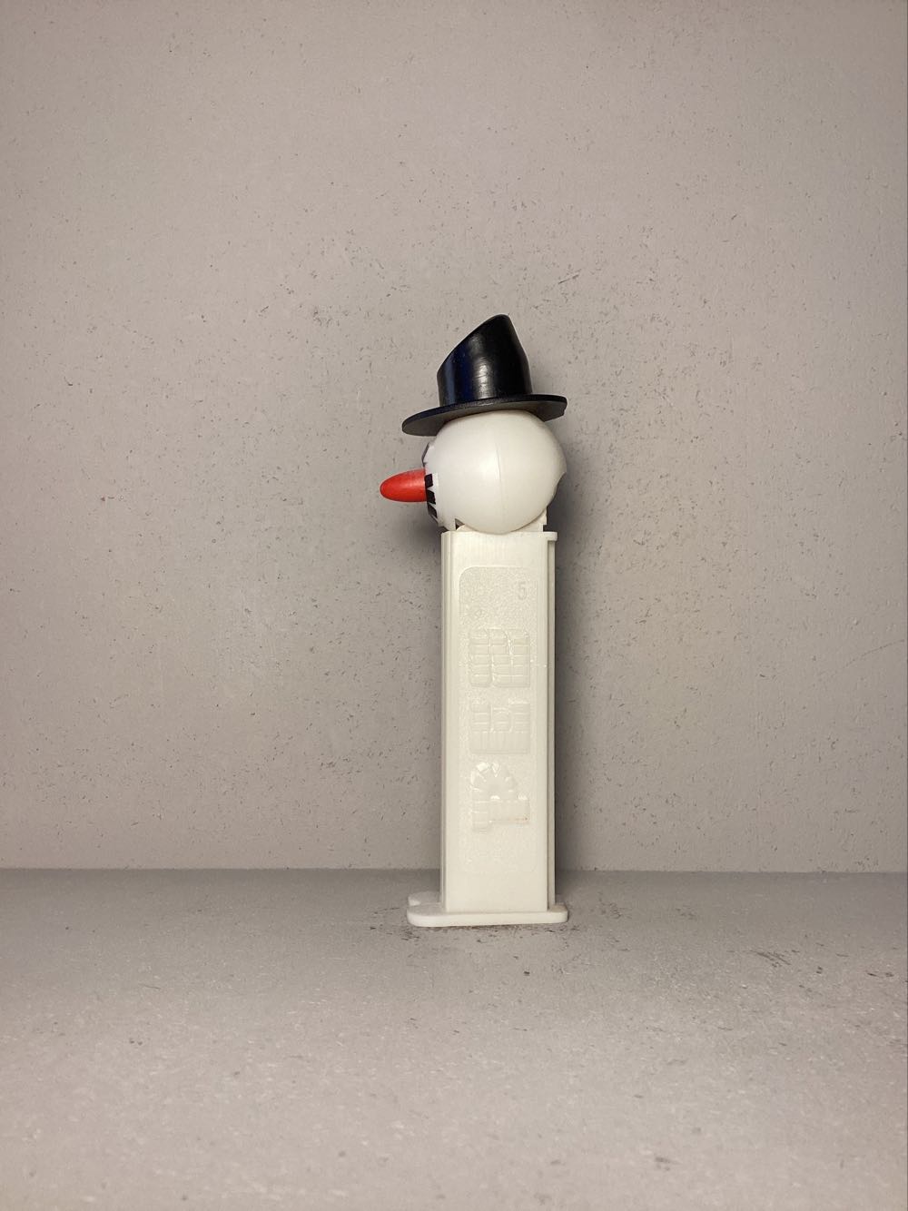 Christmas - Snowman B - Holiday pez collectible - Main Image 4
