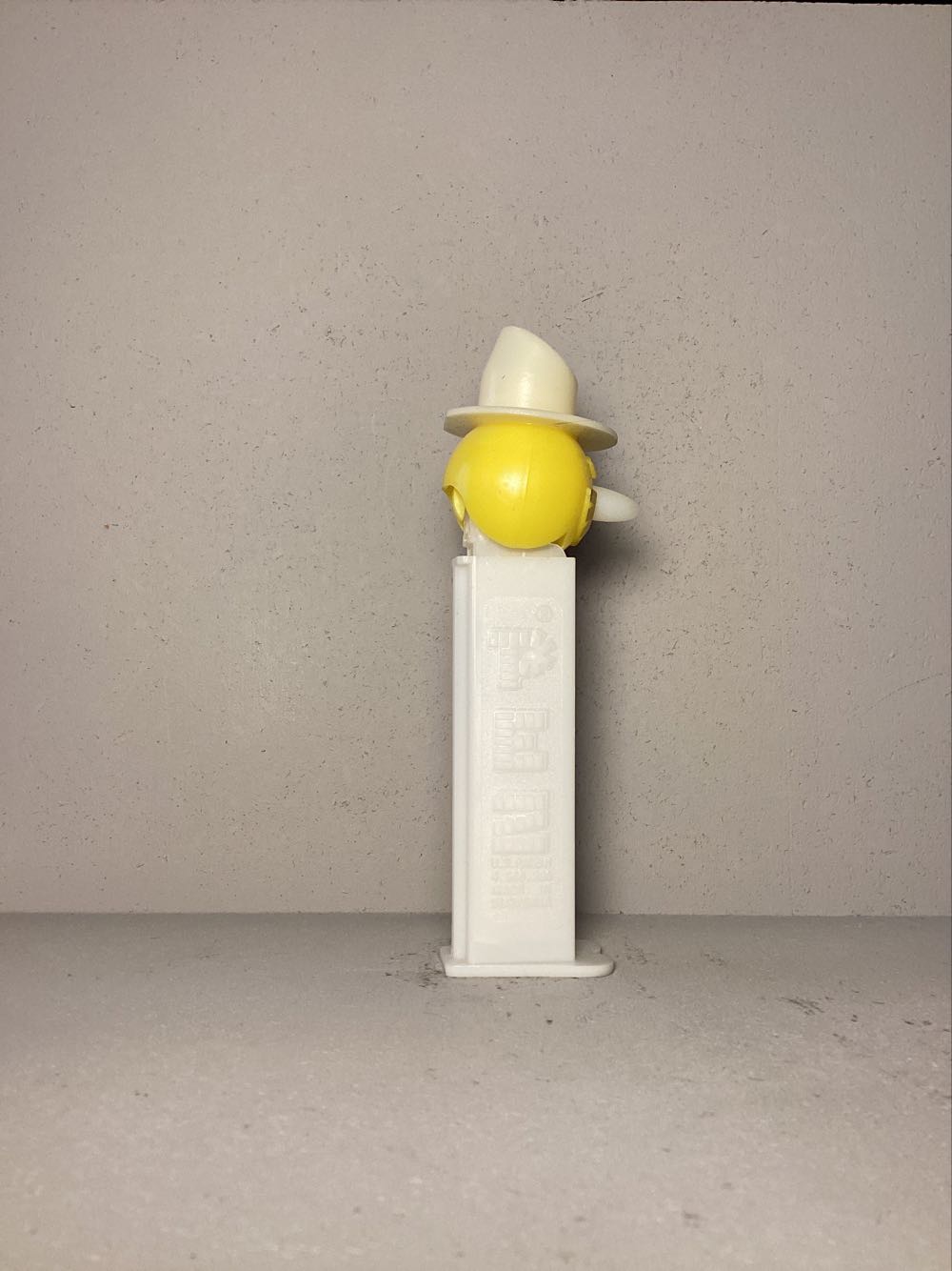 Christmas - Snowman B - Holiday pez collectible - Main Image 2