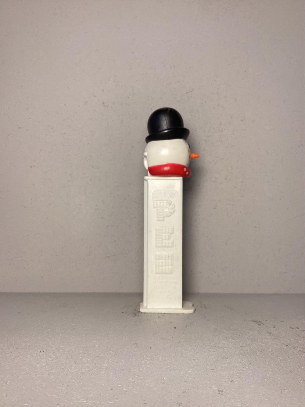 Christmas - Snowman D - Holiday pez collectible - Main Image 2
