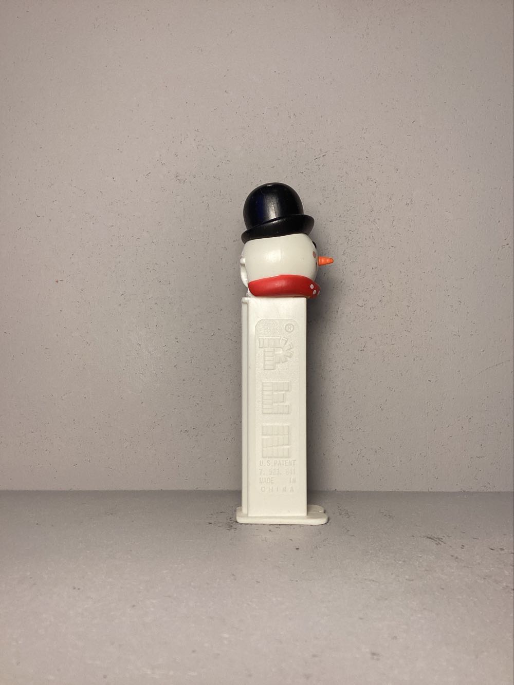 Christmas - Snowman D - Holiday pez collectible - Main Image 2