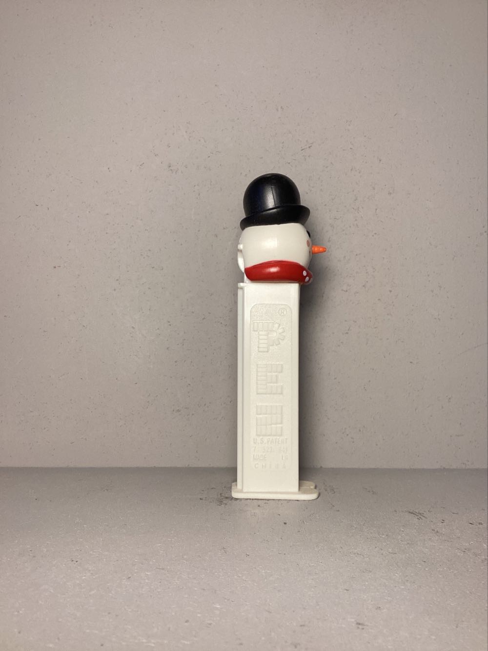Christmas - Snowman D - Holiday pez collectible - Main Image 2