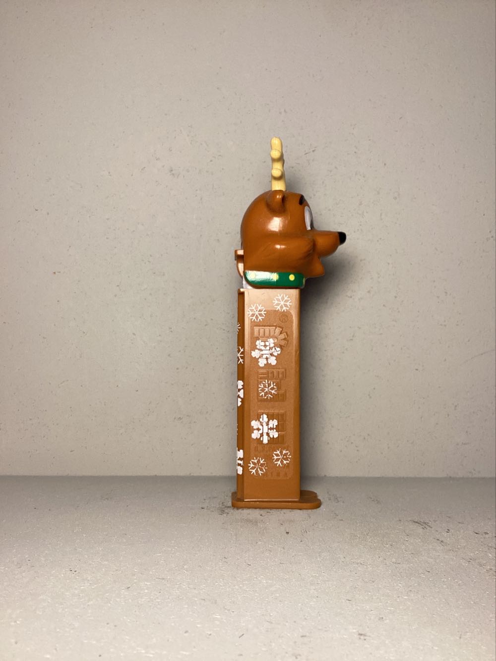 Christmas - Reindeer A - Holiday pez collectible - Main Image 2
