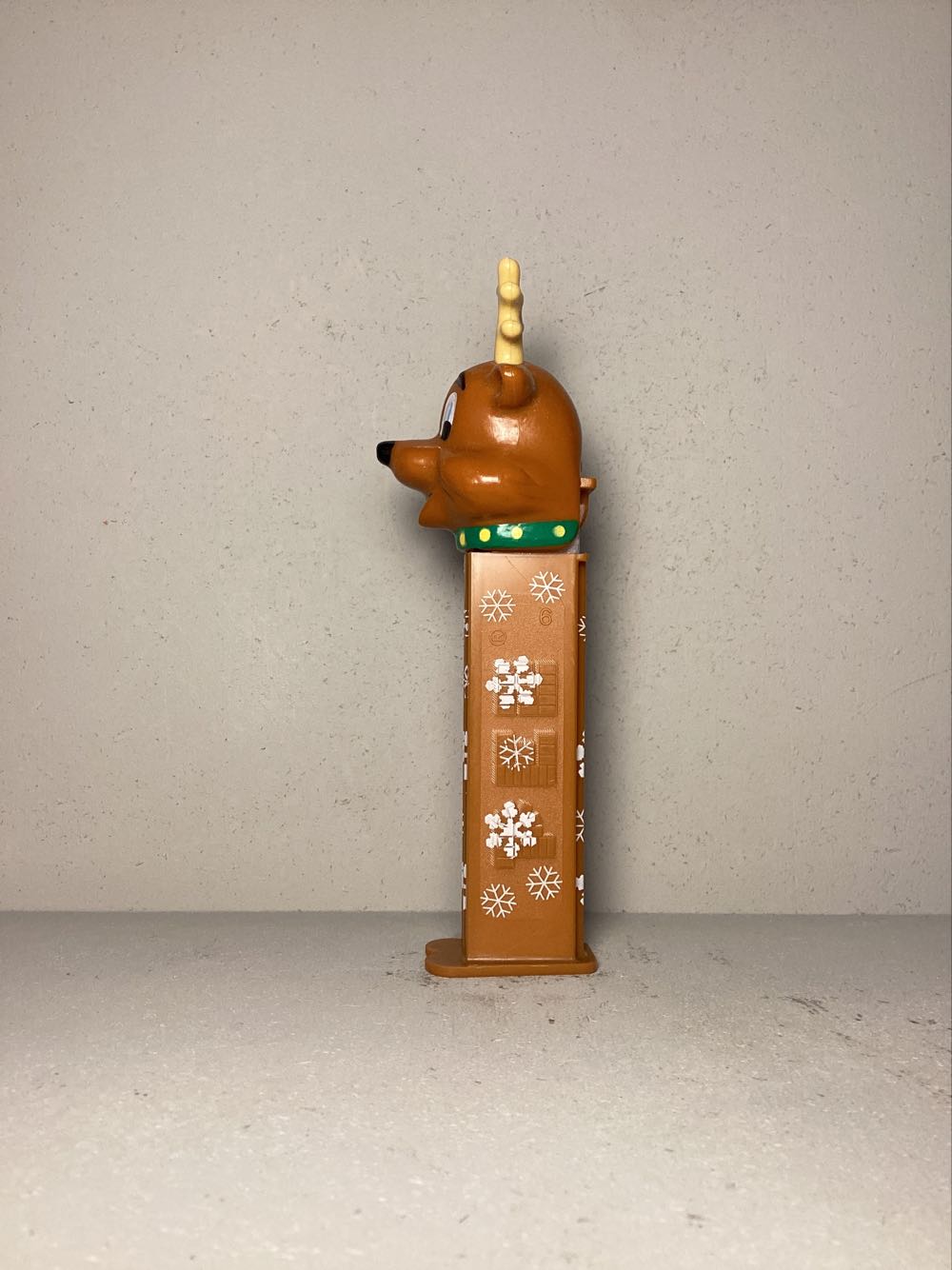 Christmas - Reindeer A - Holiday pez collectible - Main Image 4