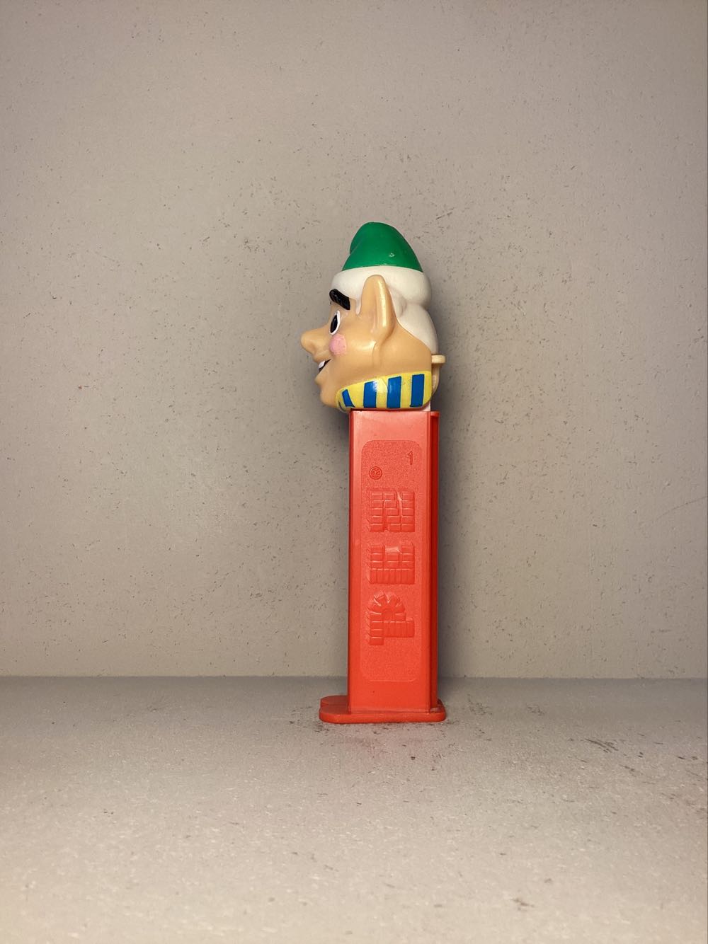 Christmas- Elf A - Holiday pez collectible - Main Image 4
