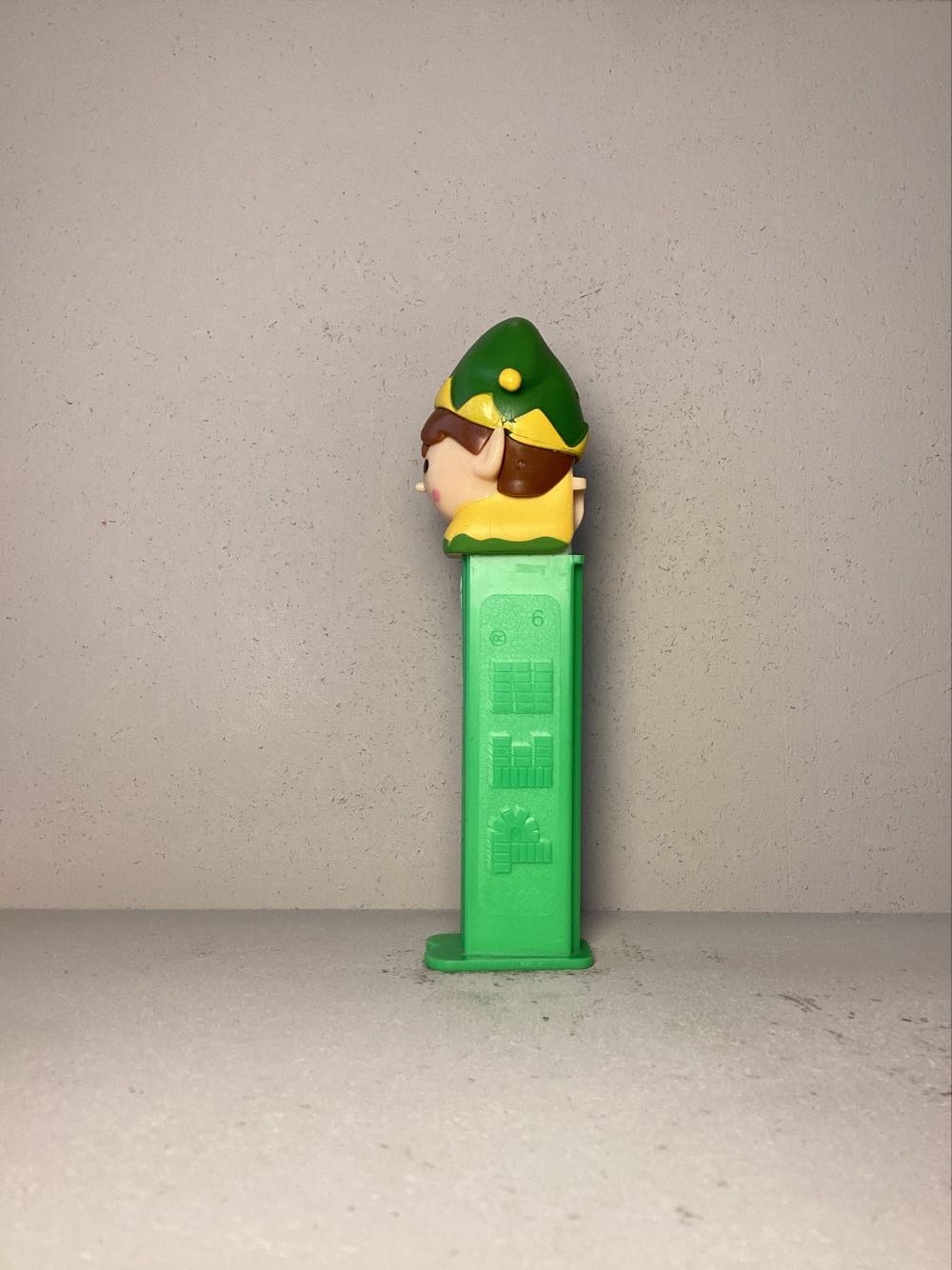 Christmas- Elf B - Holiday pez collectible - Main Image 4