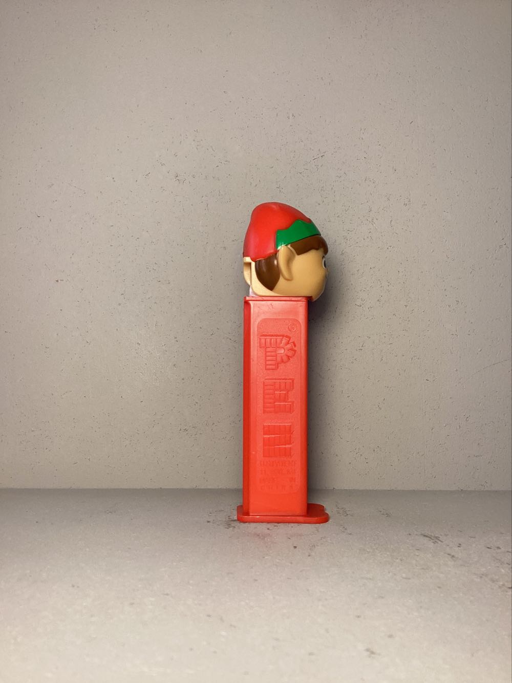 Christmas- Elf C - Holiday pez collectible - Main Image 2