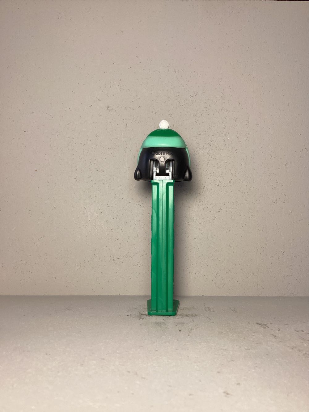 Christmas- Penguin - Holiday pez collectible - Main Image 3