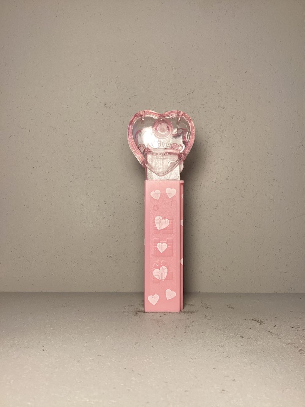 Valentine’s Day- Heart- XOXO - Holiday pez collectible - Main Image 3