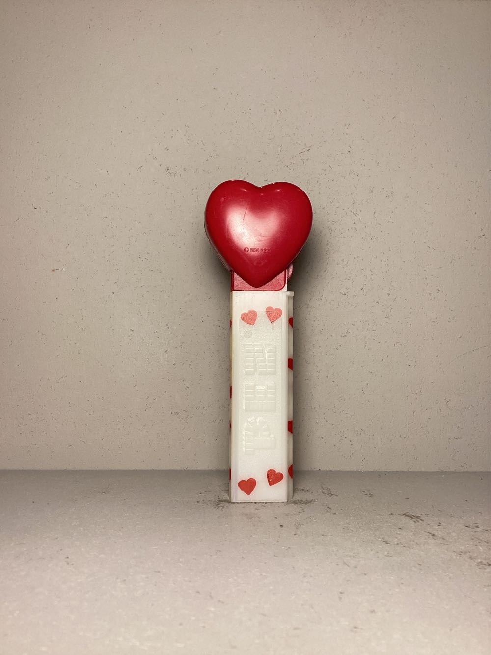 Valentine’s Day- Heart- XOXO - Holiday pez collectible - Main Image 3
