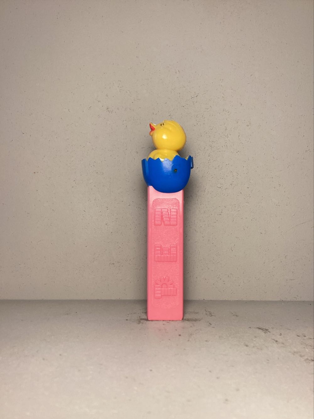 Easter- Chick In Egg Without Hat - Holiday pez collectible - Main Image 4