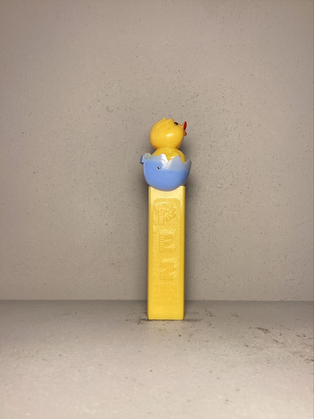 Easter- Chick In Egg Without Hat - Holiday pez collectible - Main Image 2