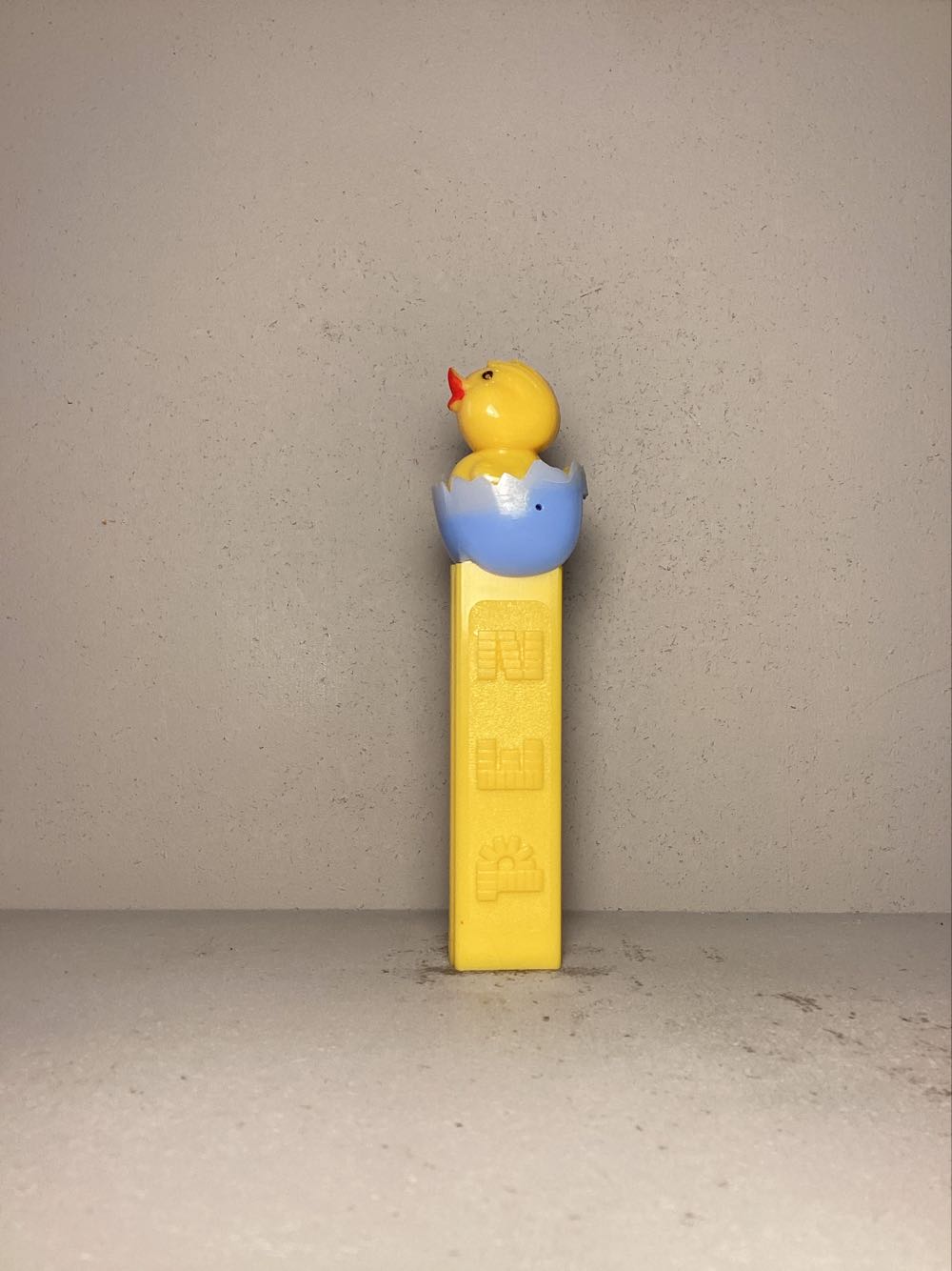 Easter- Chick In Egg Without Hat - Holiday pez collectible - Main Image 4
