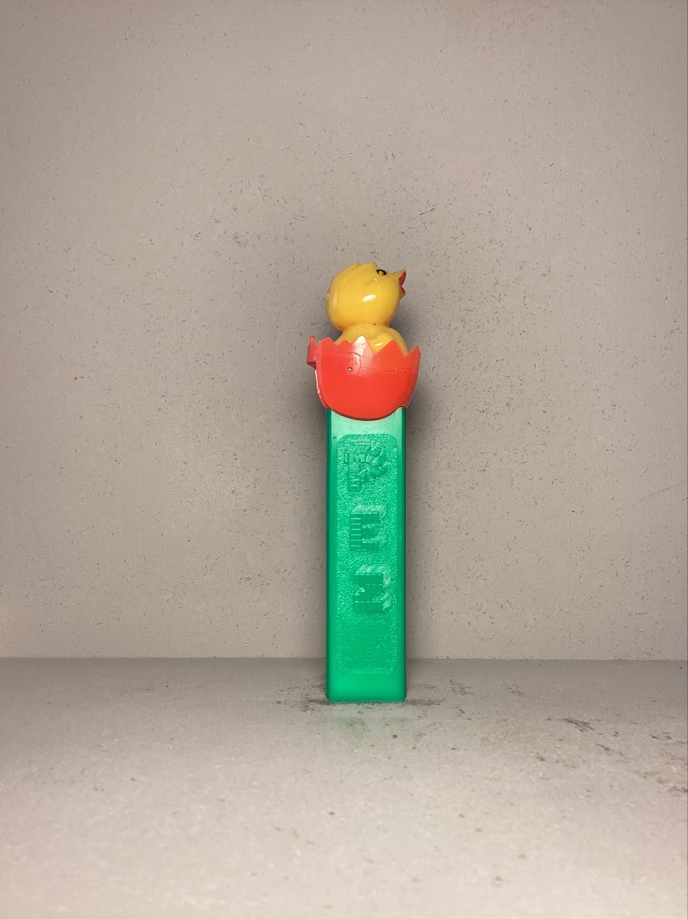 Easter- Chick In Egg Without Hat - Holiday pez collectible - Main Image 2