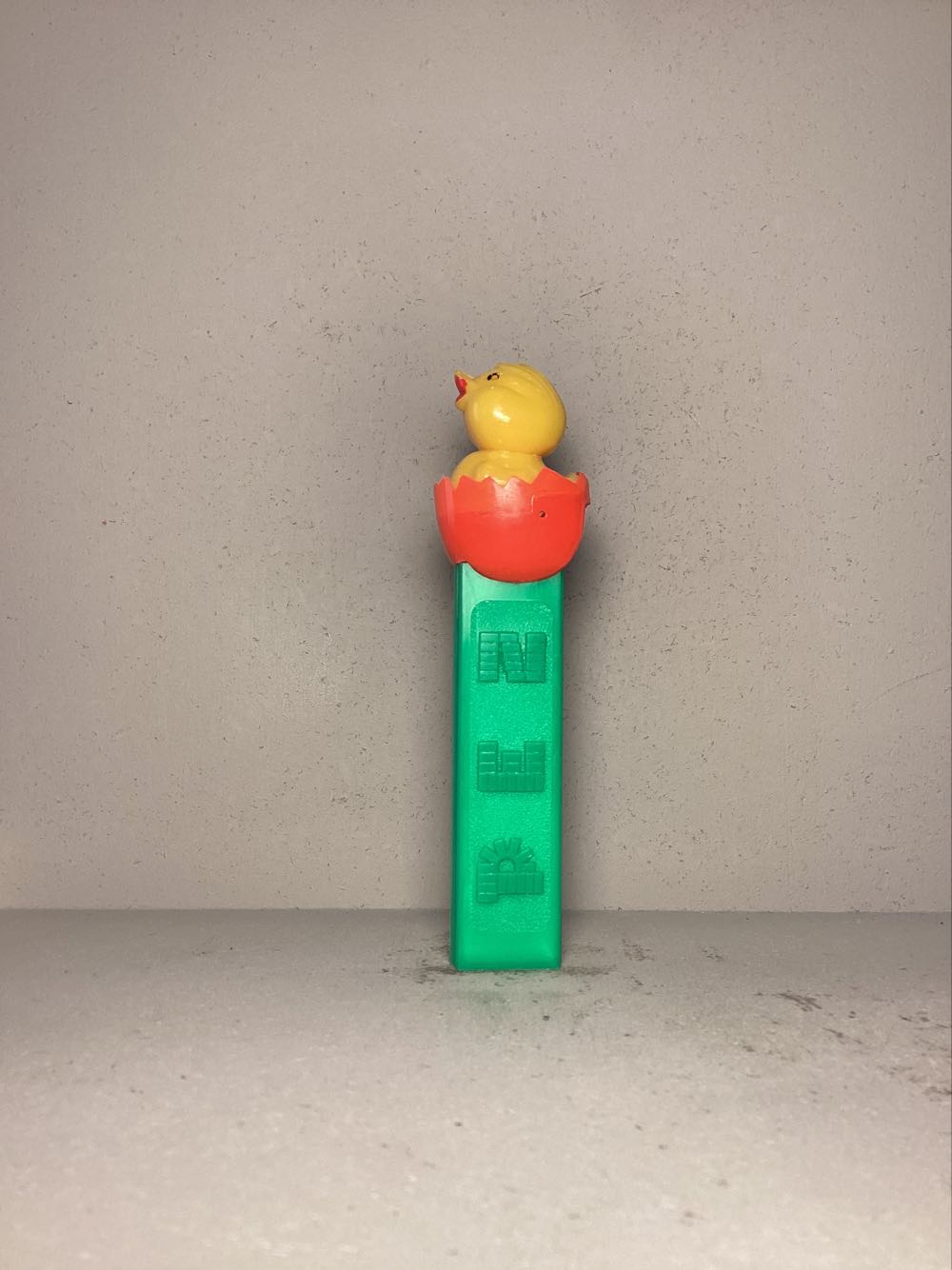Easter- Chick In Egg Without Hat - Holiday pez collectible - Main Image 4