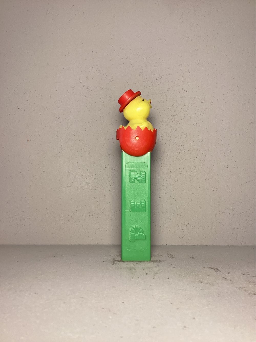 Easter- Chick In Egg B; Painted Eyes, Soft Shell - Holiday pez collectible - Main Image 2