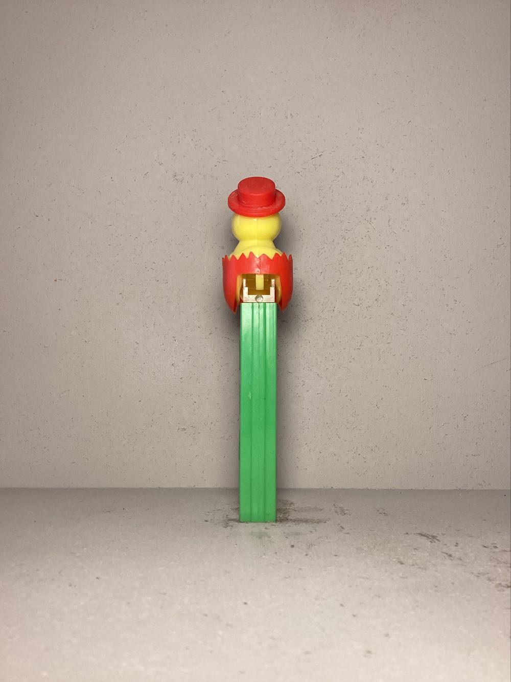 Easter- Chick In Egg B; Painted Eyes, Soft Shell - Holiday pez collectible - Main Image 3