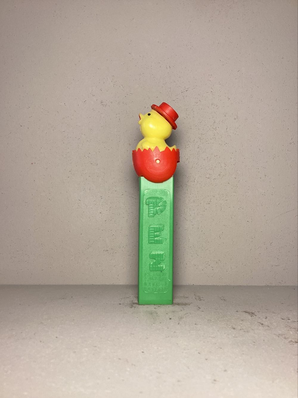 Easter- Chick In Egg B; Painted Eyes, Soft Shell - Holiday pez collectible - Main Image 4