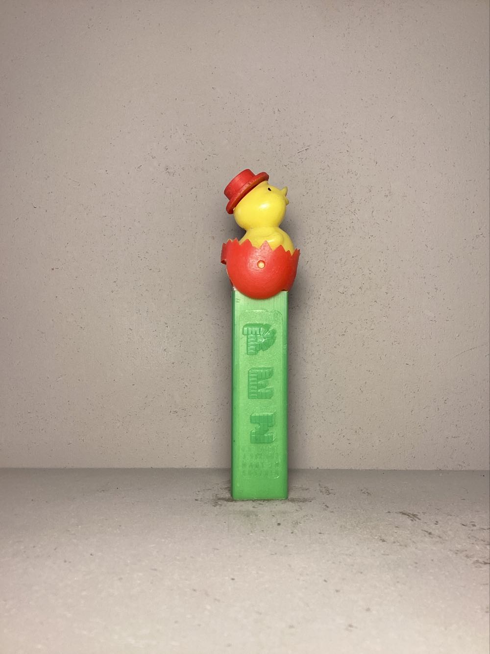 Easter- Chick In Egg B; Painted Eyes, Soft Shell - Holiday pez collectible - Main Image 2